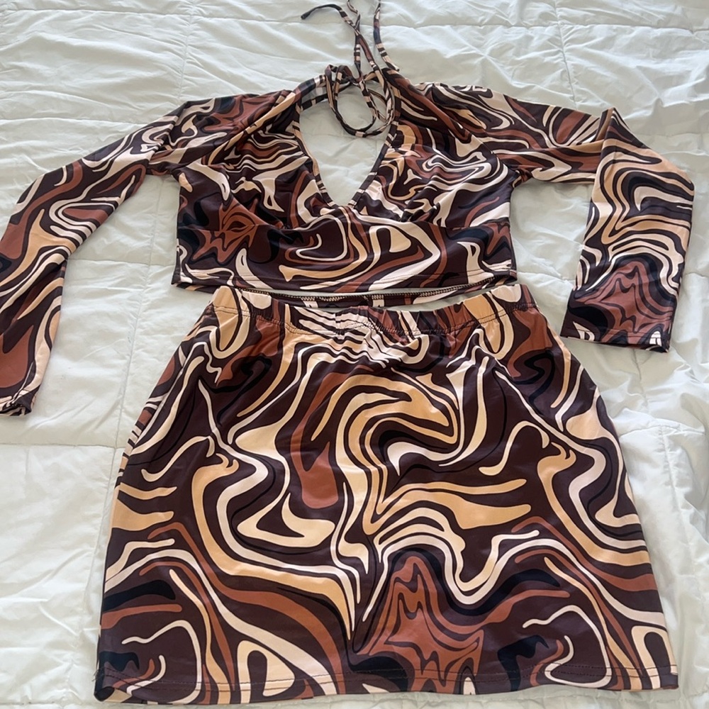 Two piece skirt set
